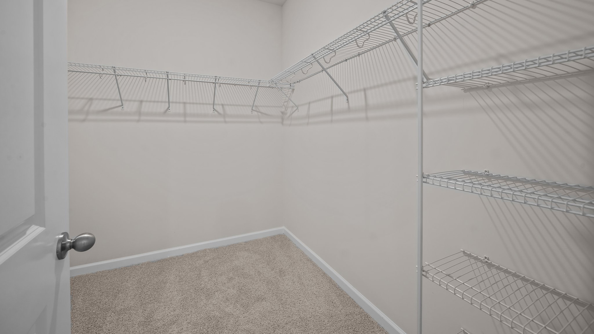 Closet with wire shelving