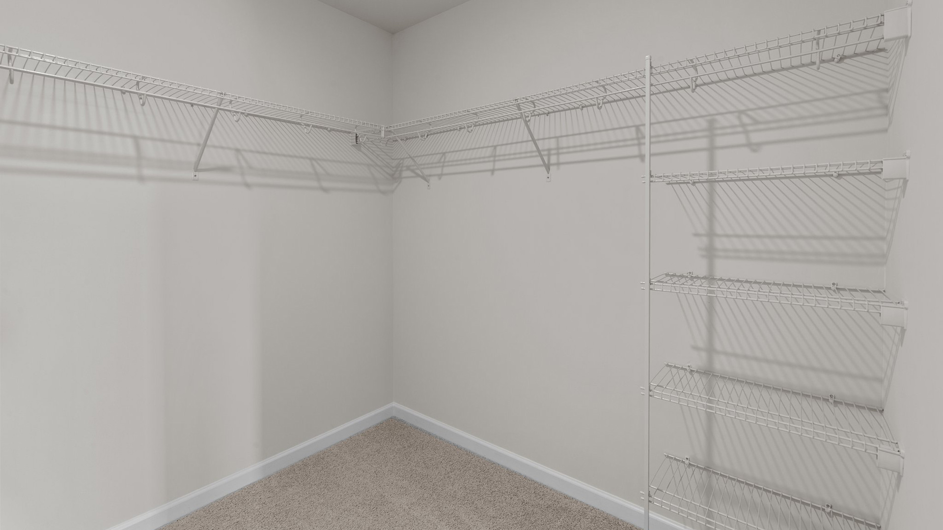 Closet with wire shelving