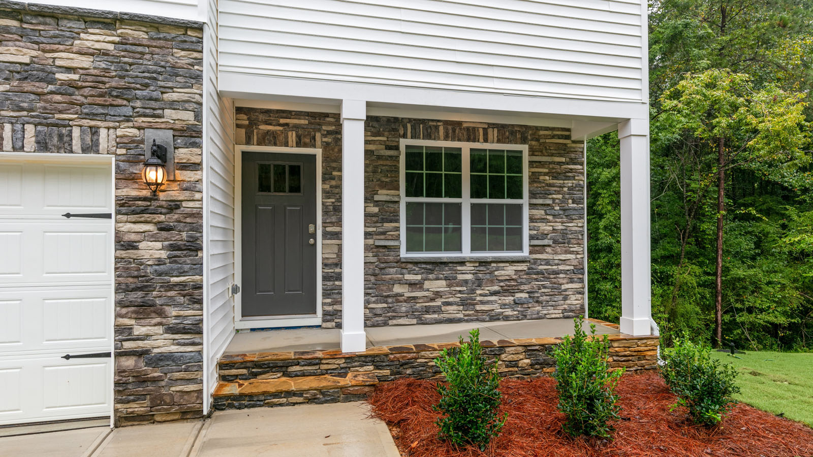 * Photos are not of actual home or interior features and are representative of floor plan only. *