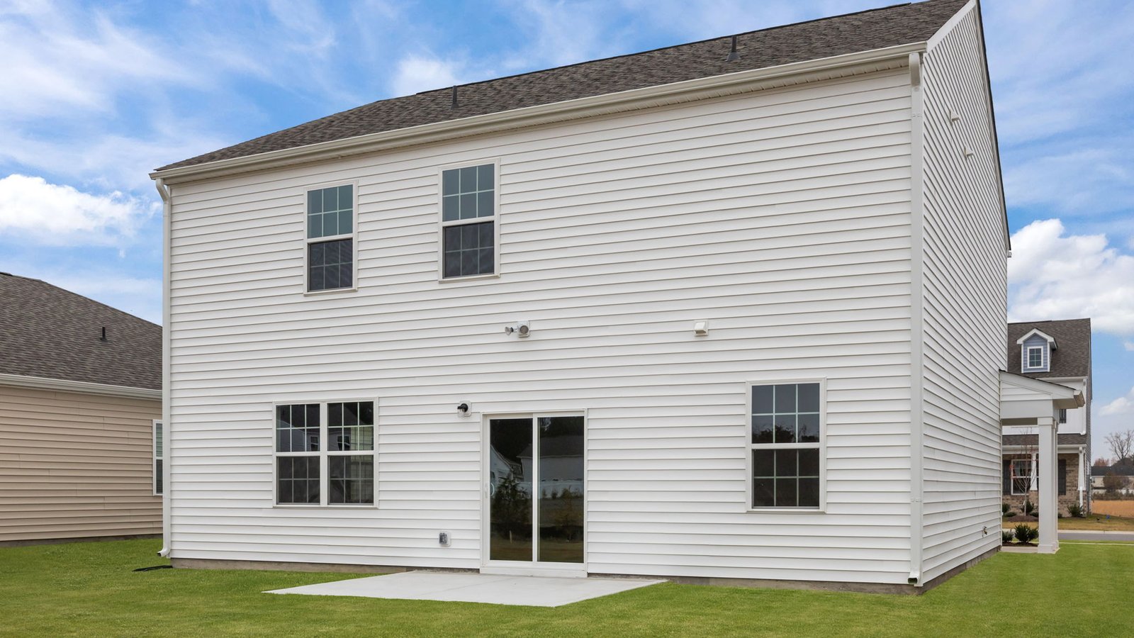 * Photos are not of actual home or interior features and are representative of floor plan only. *