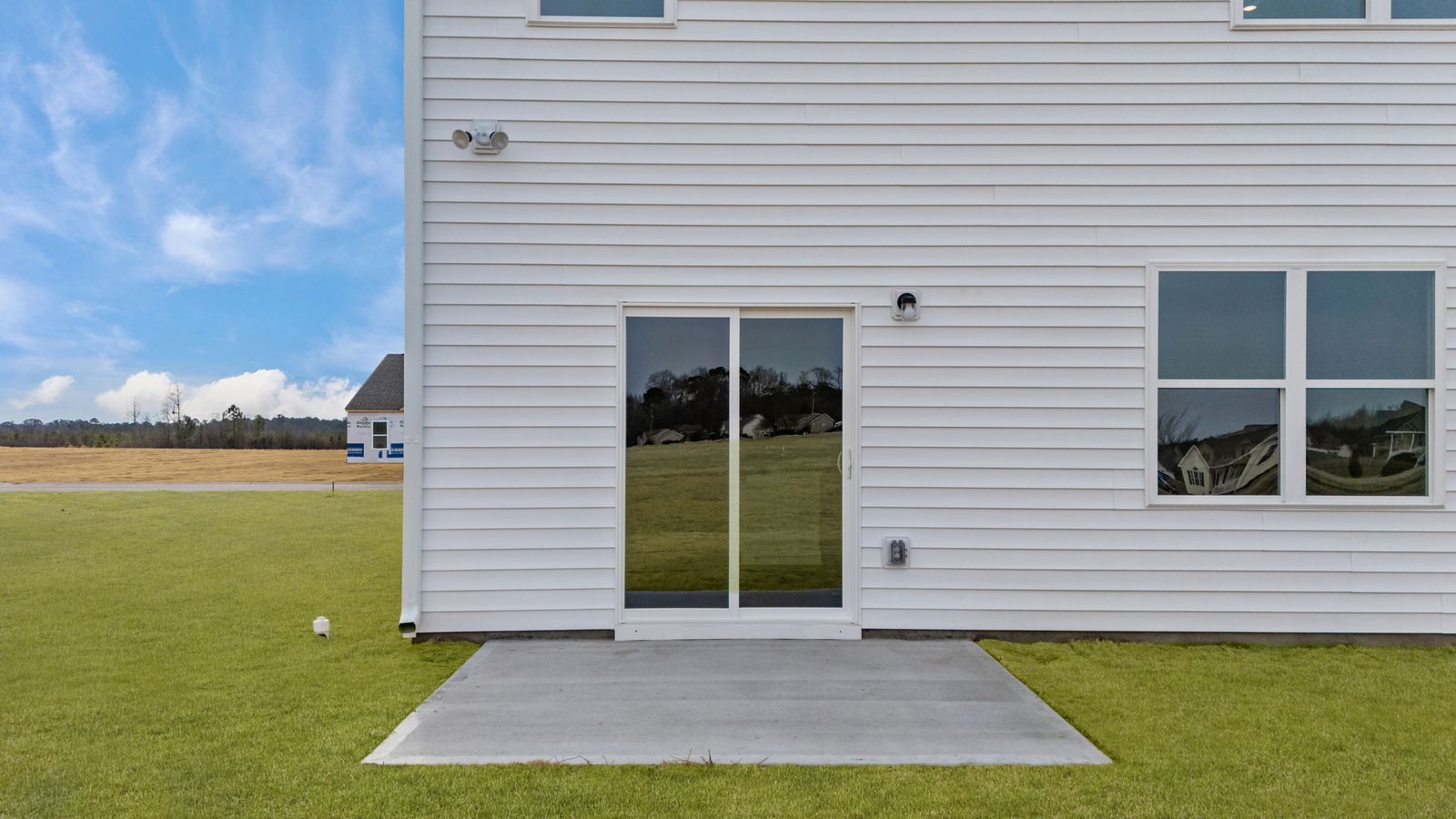 * Photos are not of actual home or interior features and are representative of floor plan only. *