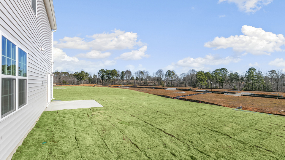 * Photos are not of actual home or interior features and are representative of floor plan only. *