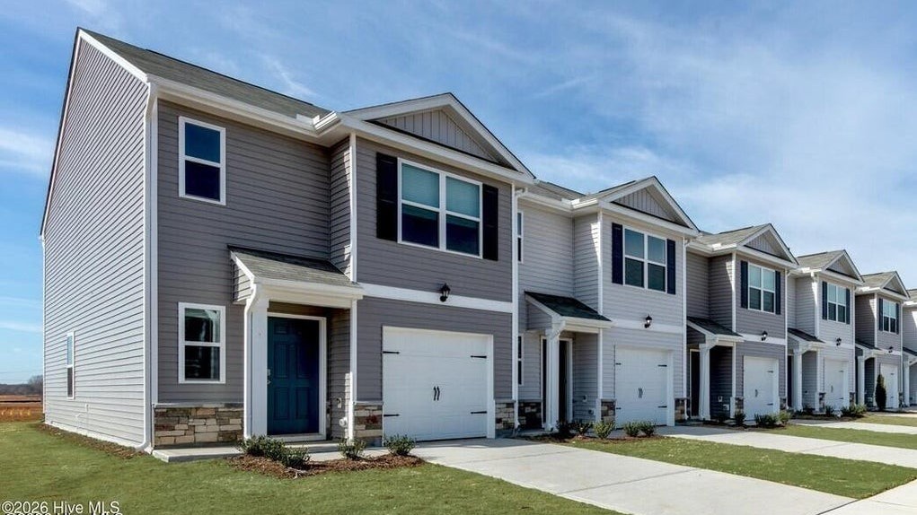 * Photos are not of actual home or interior features and are representative of floor plan only. *