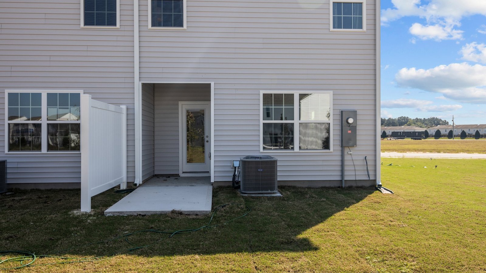 * Photos are not of actual home or interior features and are representative of floor plan only. *