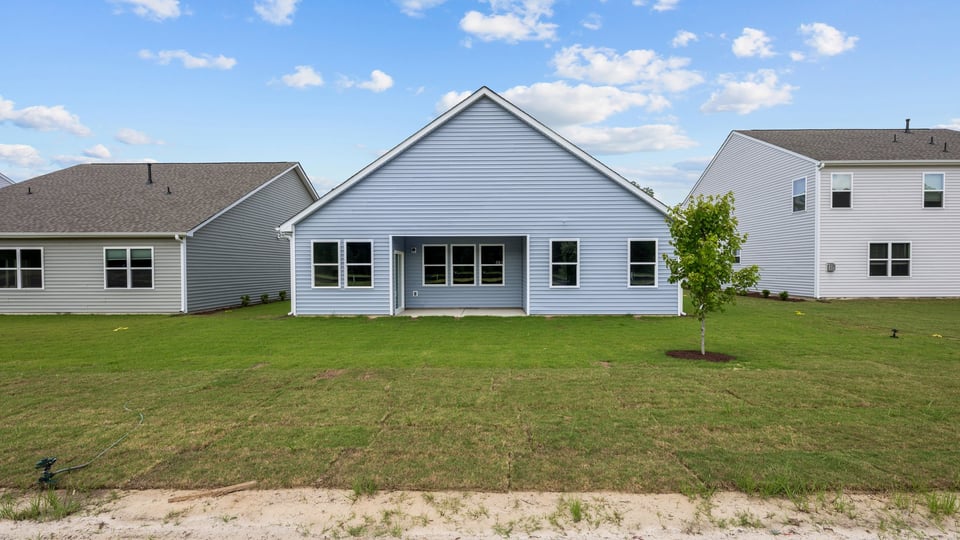 * Photos are not of actual home or interior features and are representative of floor plan only. *