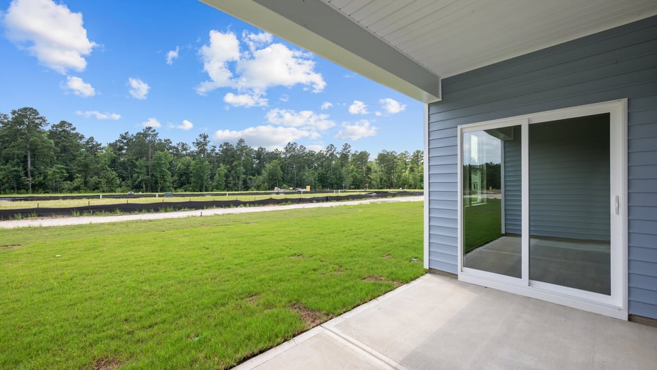 * Photos are not of actual home or interior features and are representative of floor plan only. *