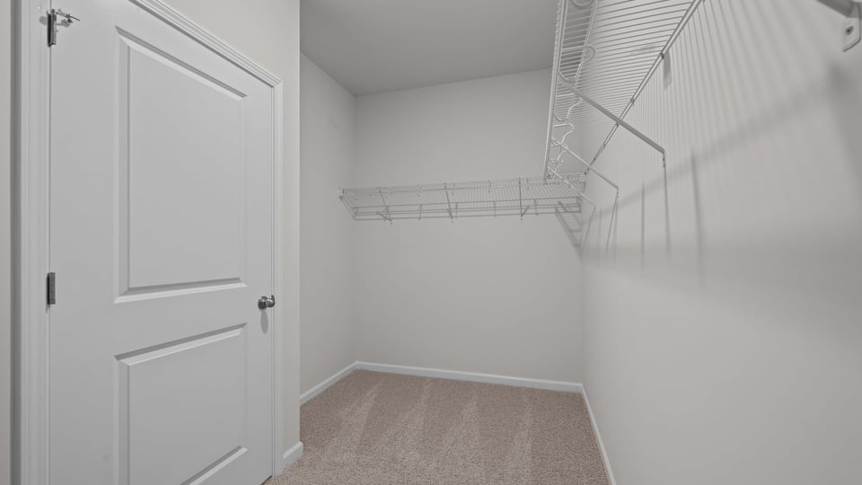 Closet with wire shelving