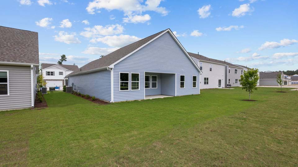 * Photos are not of actual home or interior features and are representative of floor plan only. *