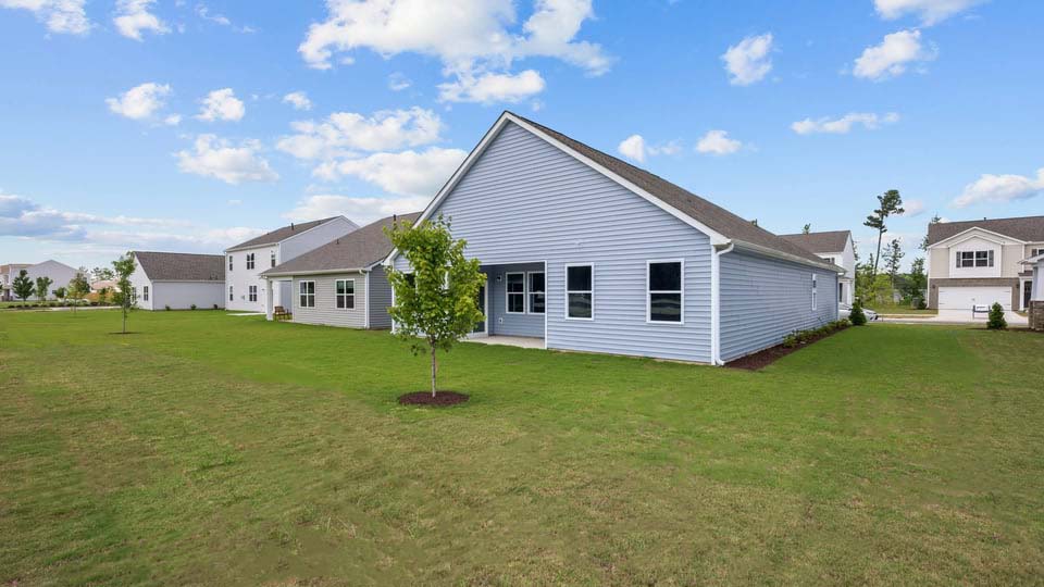 * Photos are not of actual home or interior features and are representative of floor plan only. *