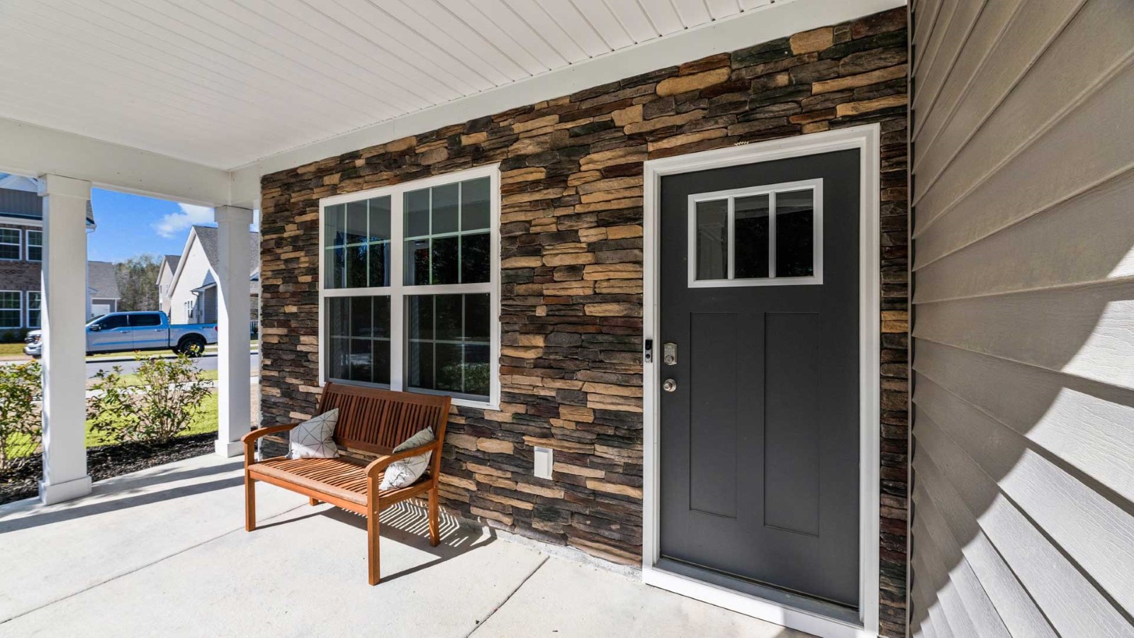 * Photos are not of actual home or interior features and are representative of floor plan only. *