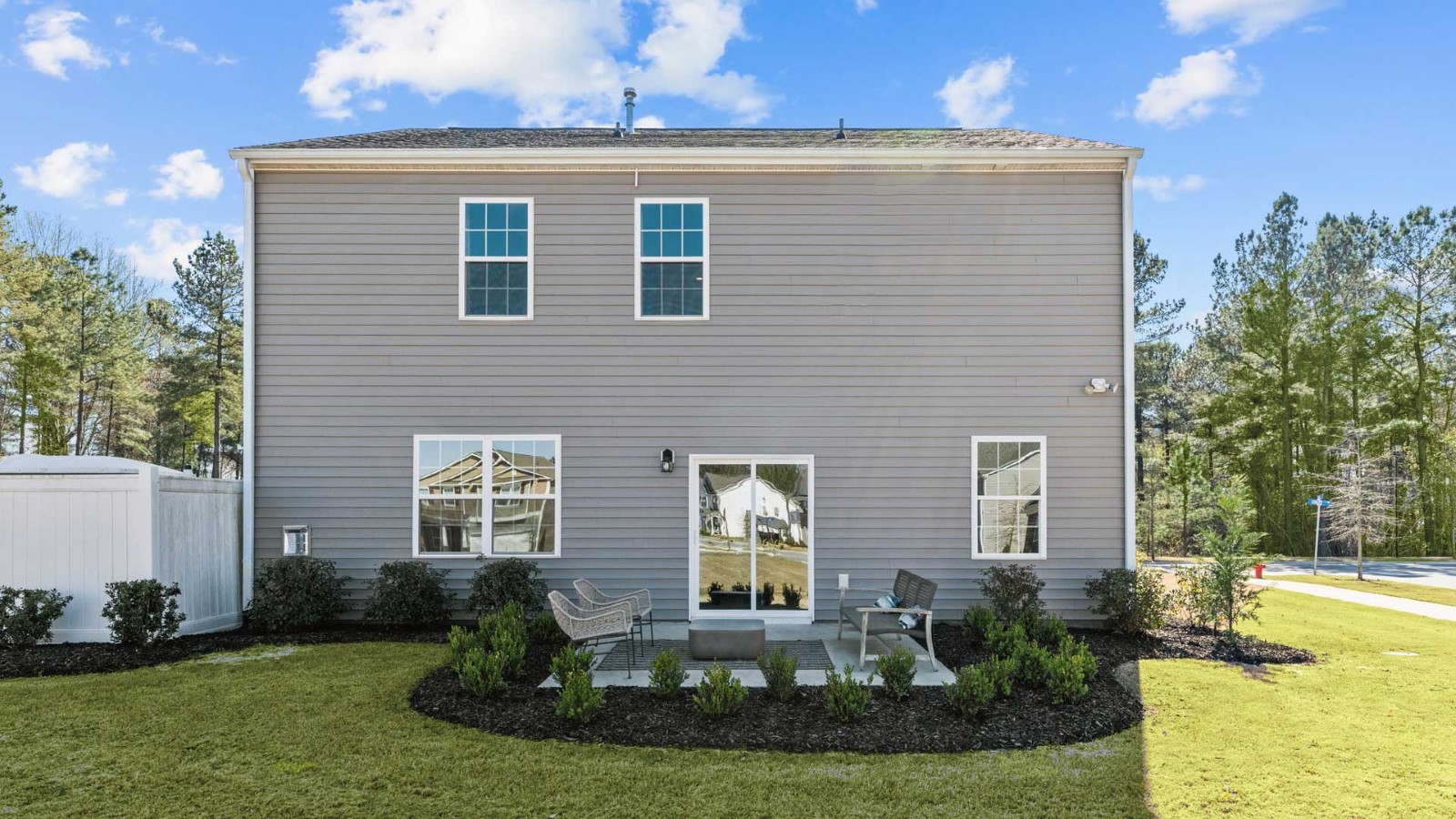 * Photos are not of actual home or interior features and are representative of floor plan only. *