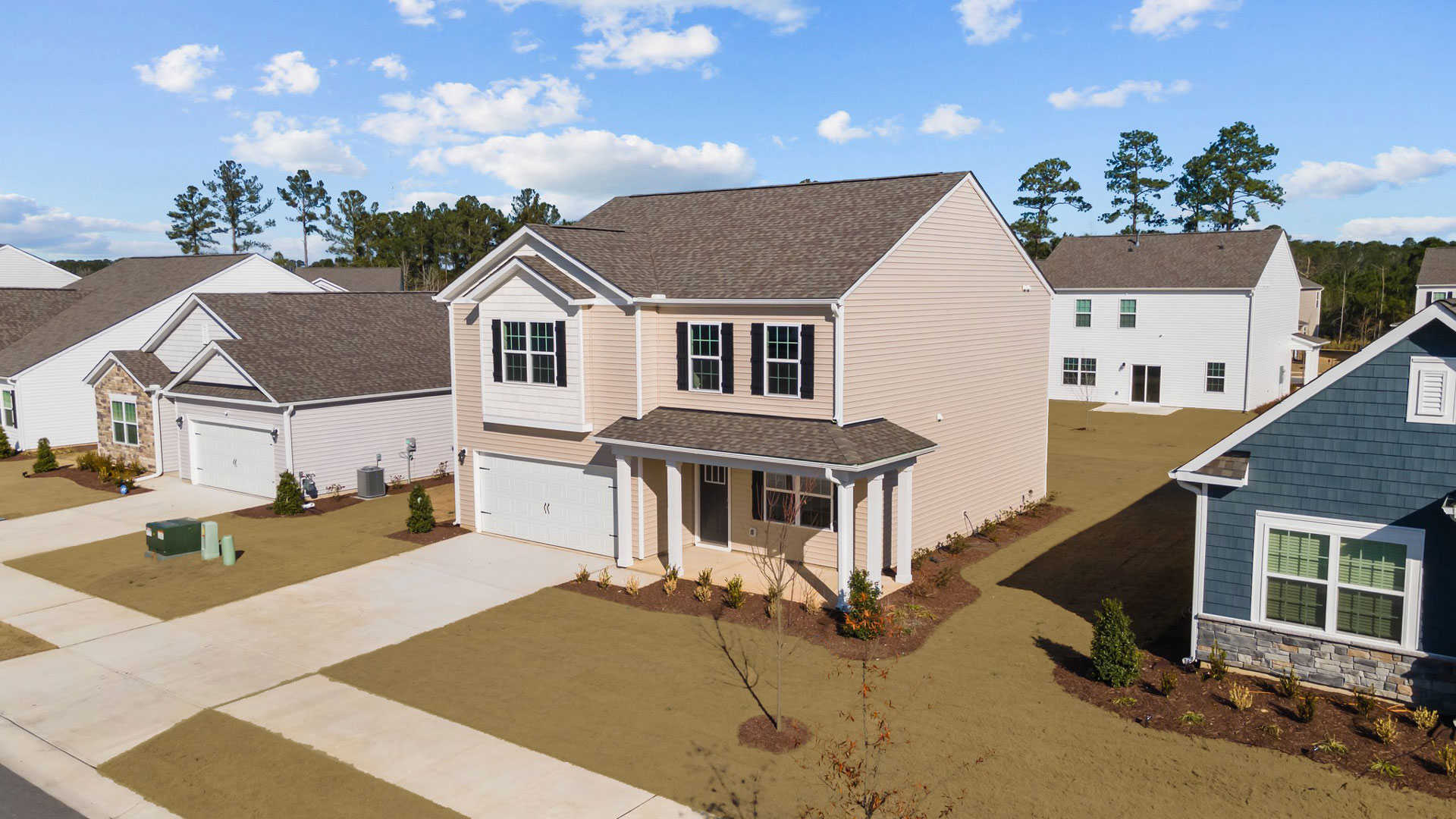 * Photos are not of actual home or interior features and are representative of floor plan only. *