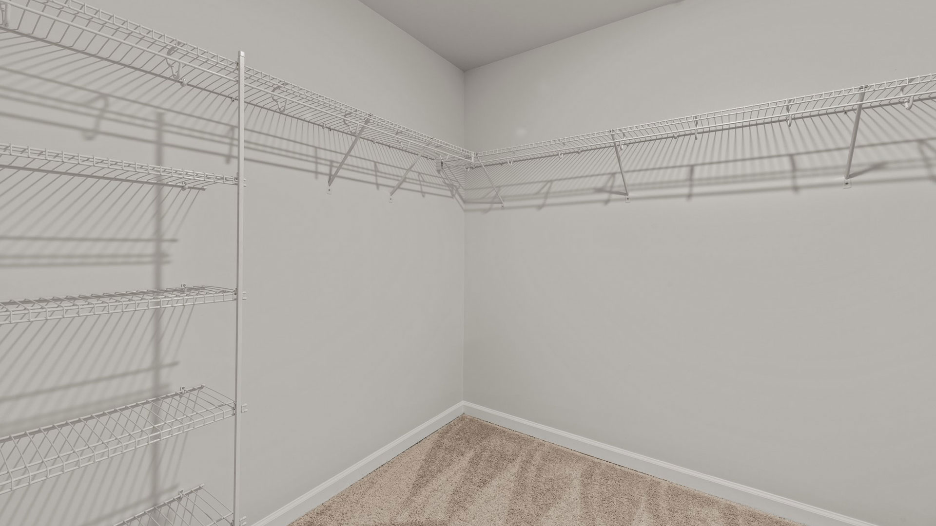 Closet with wire shelving