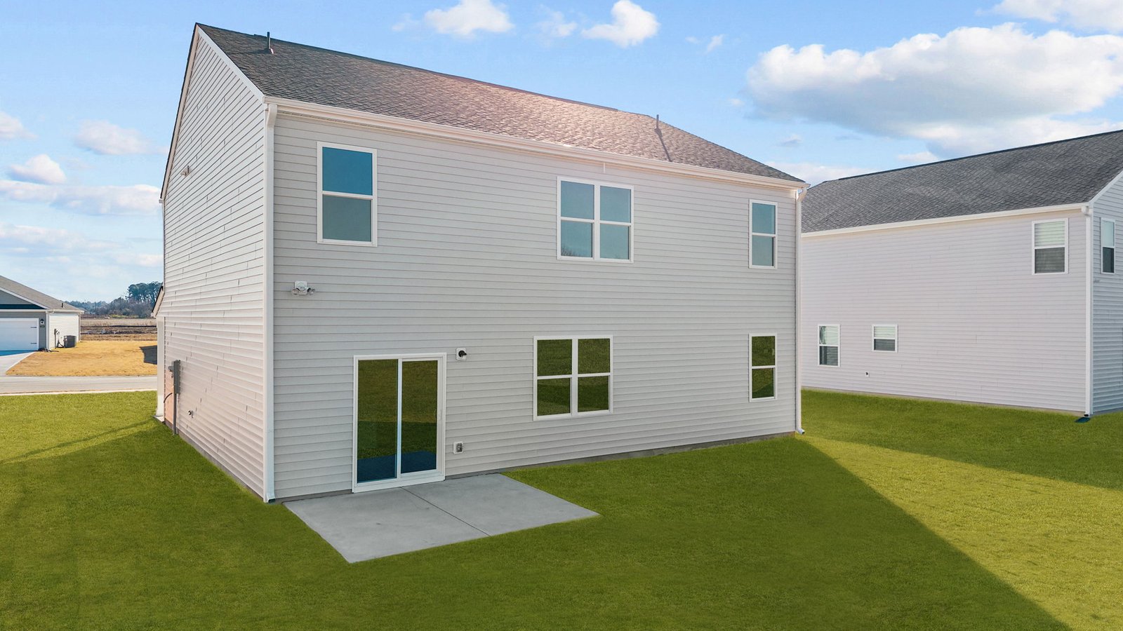 * Photos are not of actual home or interior features and are representative of floor plan only. *