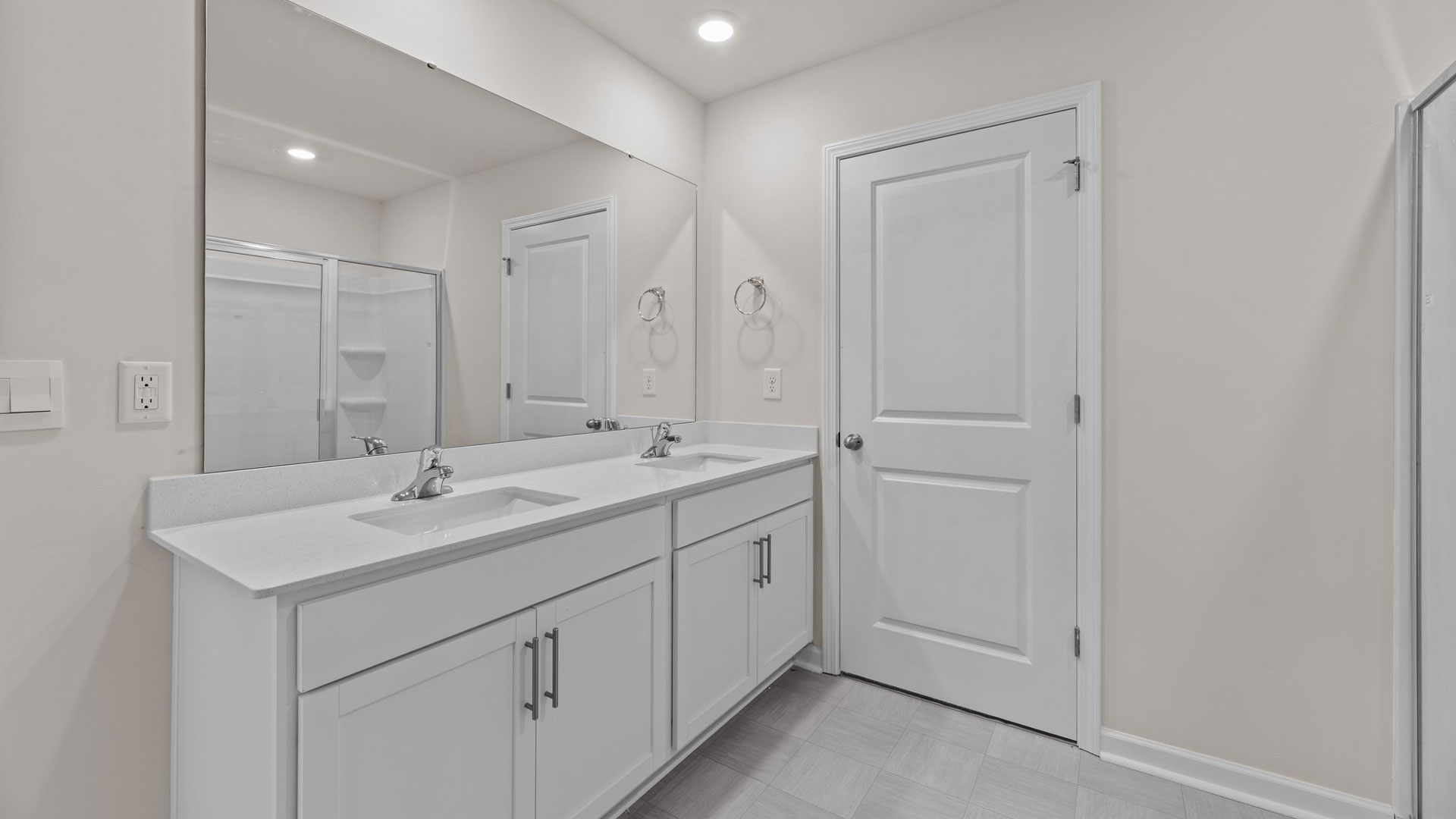 Bathroom with quartz counters