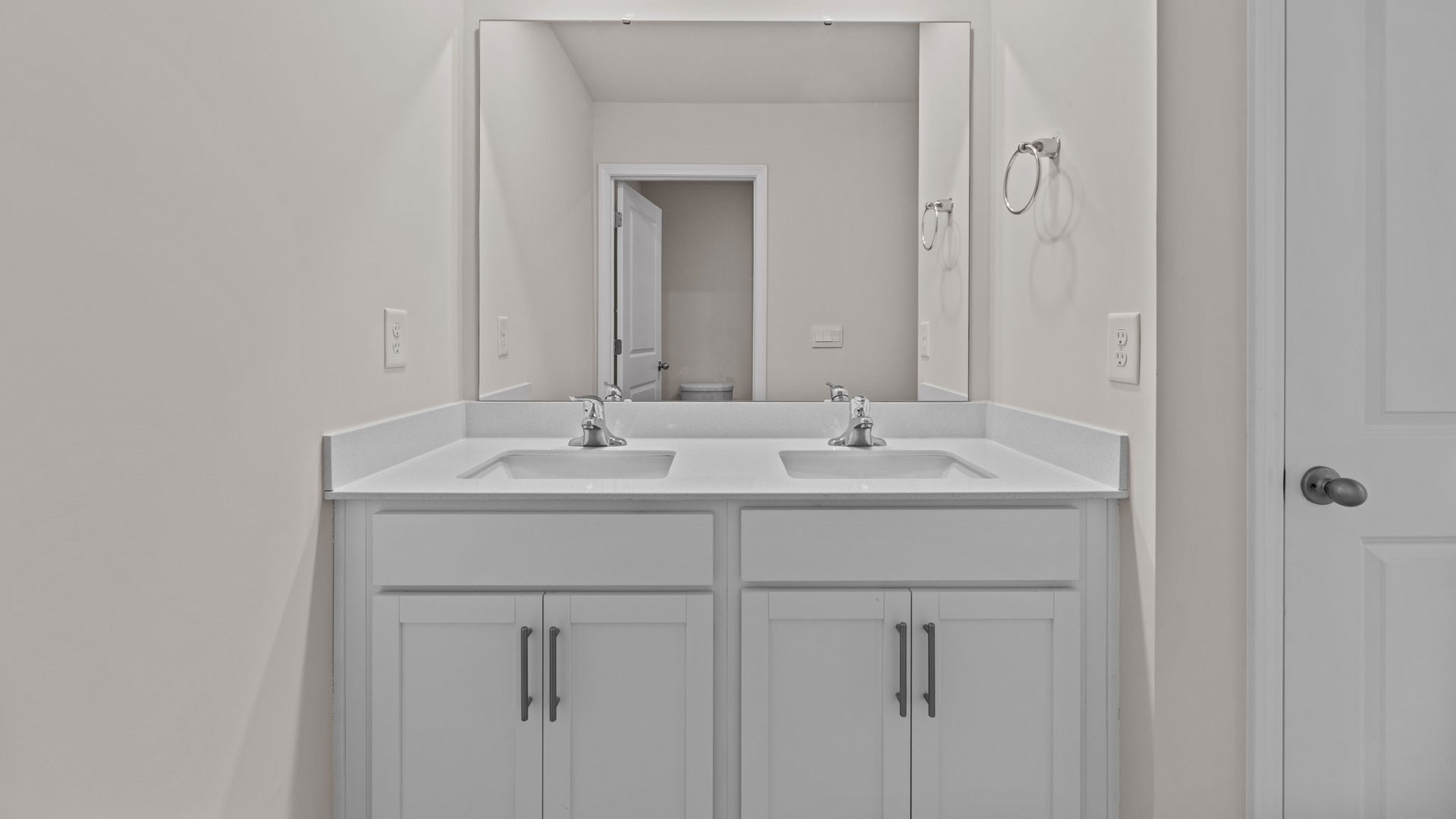 Bathroom with quartz counters