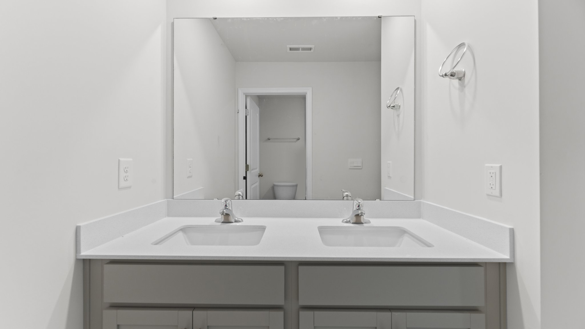 Bathroom with quartz counters