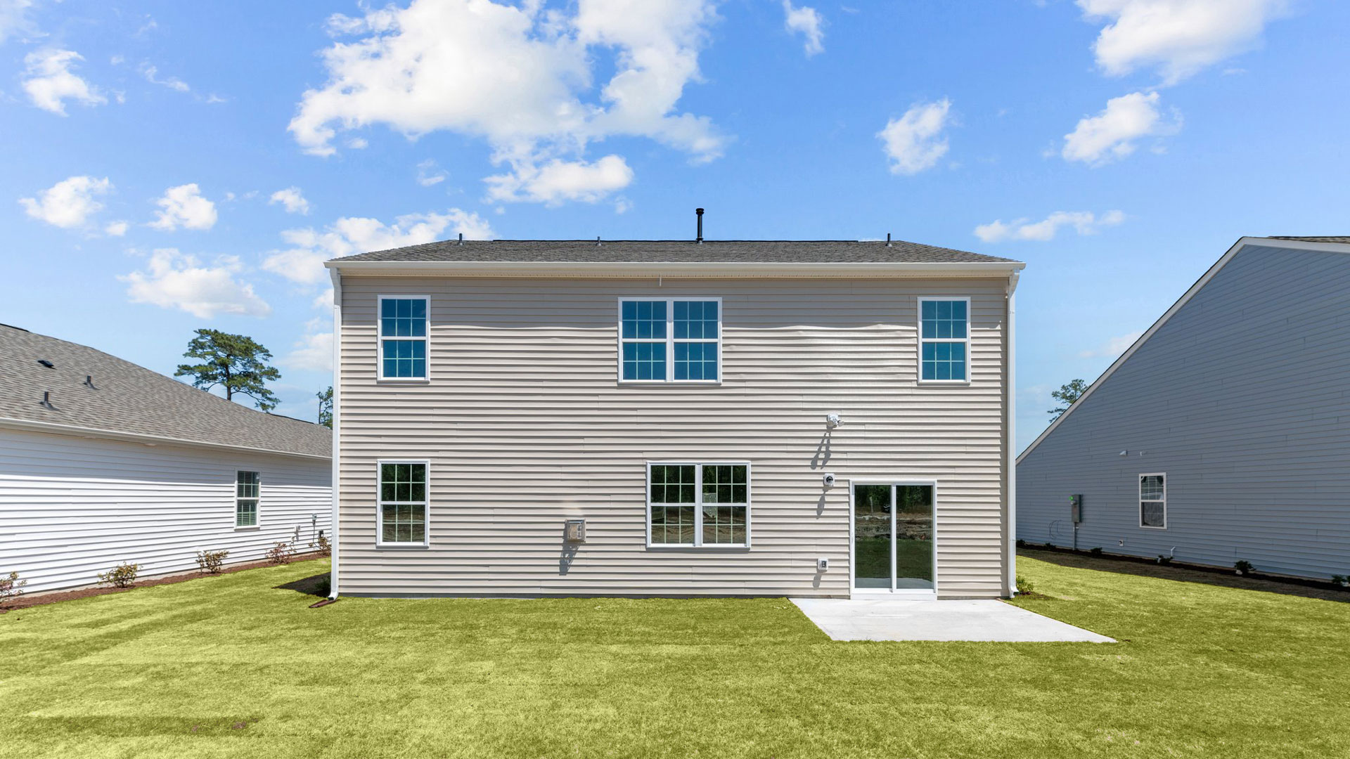 * Photos are not of actual home or interior features and are representative of floor plan only. *