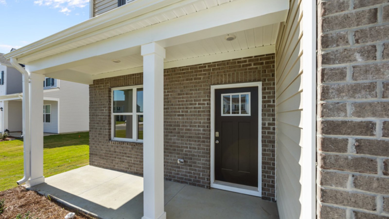 * Photos are not of actual home or interior features and are representative of floor plan only. *