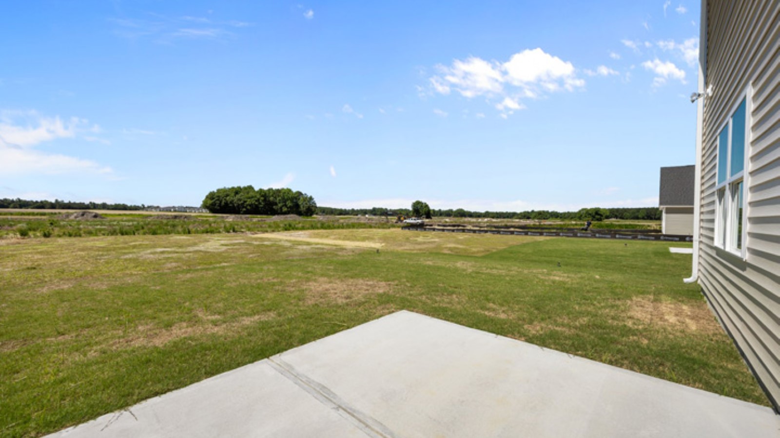 * Photos are not of actual home or interior features and are representative of floor plan only. *