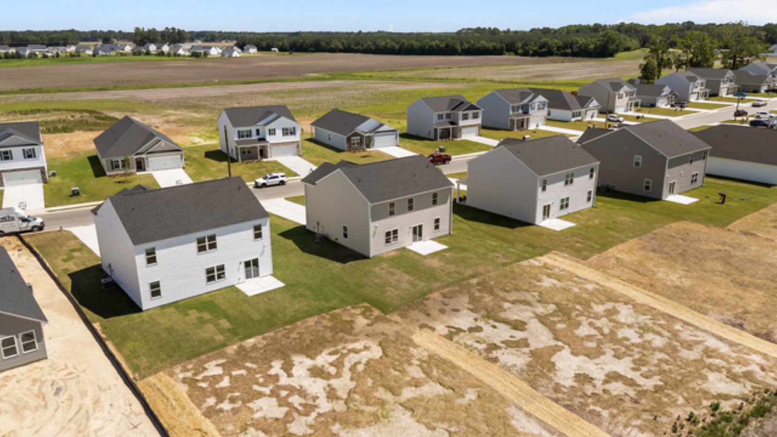 * Photos are not of actual home or interior features and are representative of floor plan only. *