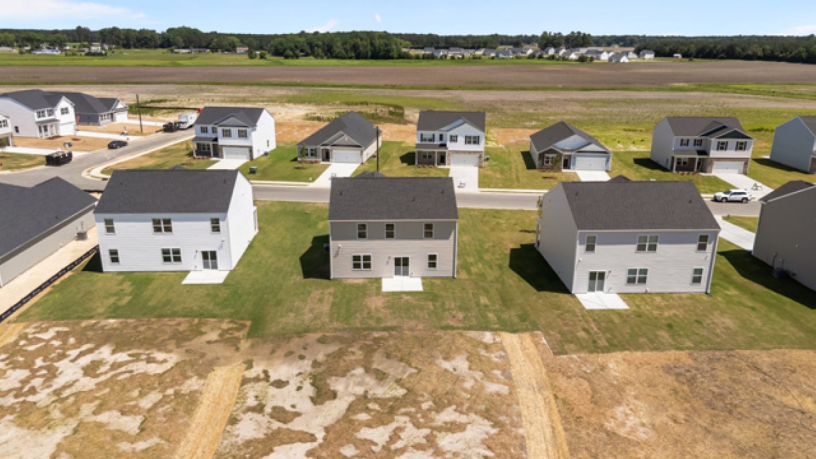 * Photos are not of actual home or interior features and are representative of floor plan only. *