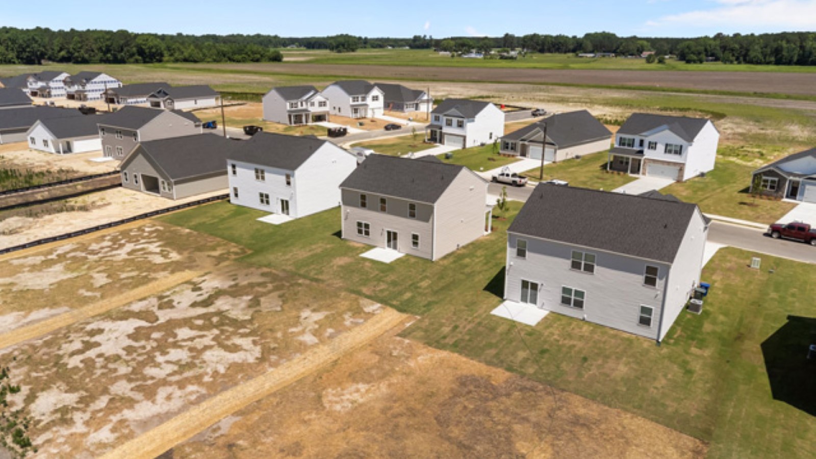 * Photos are not of actual home or interior features and are representative of floor plan only. *