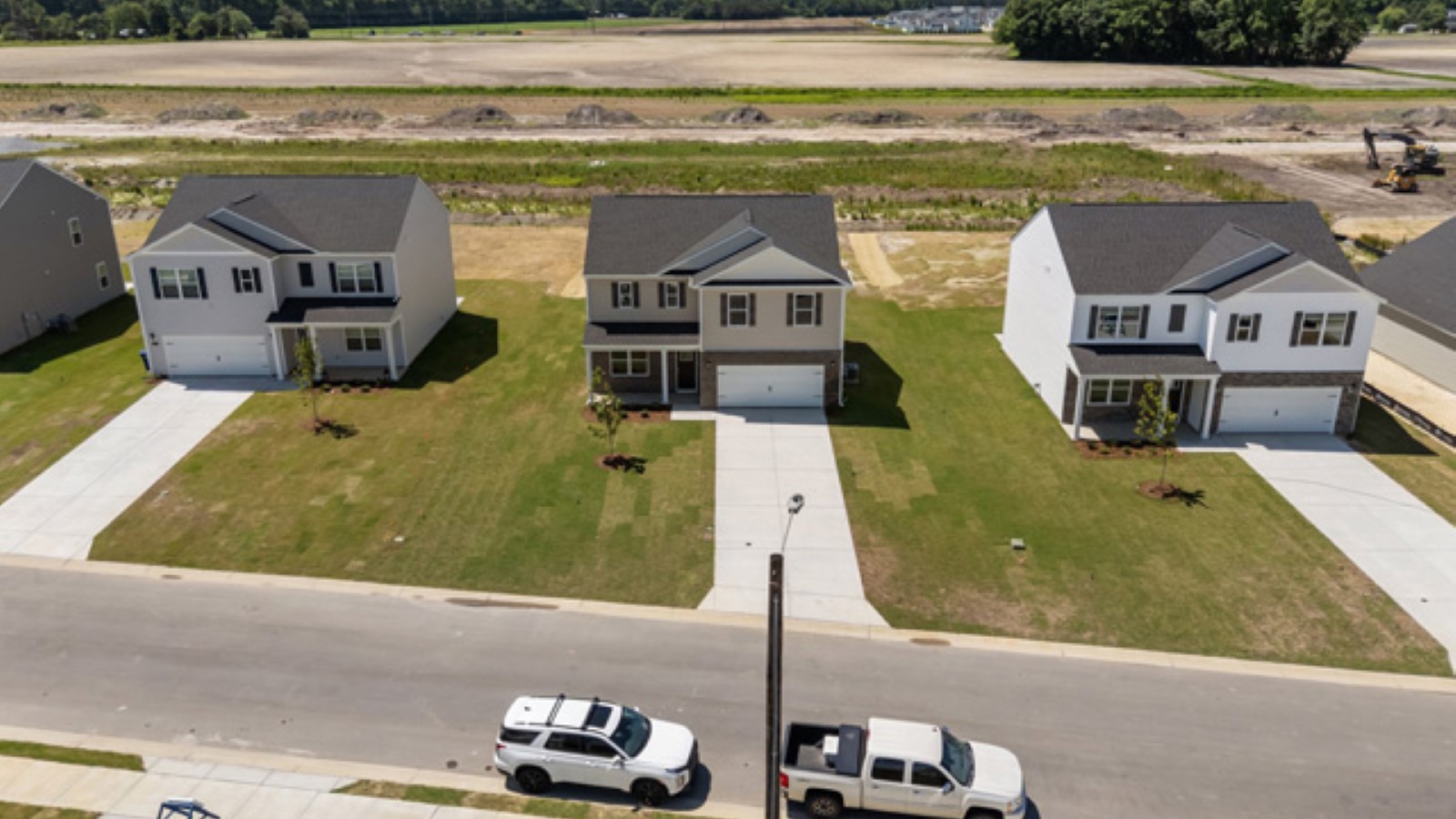 * Photos are not of actual home or interior features and are representative of floor plan only. *