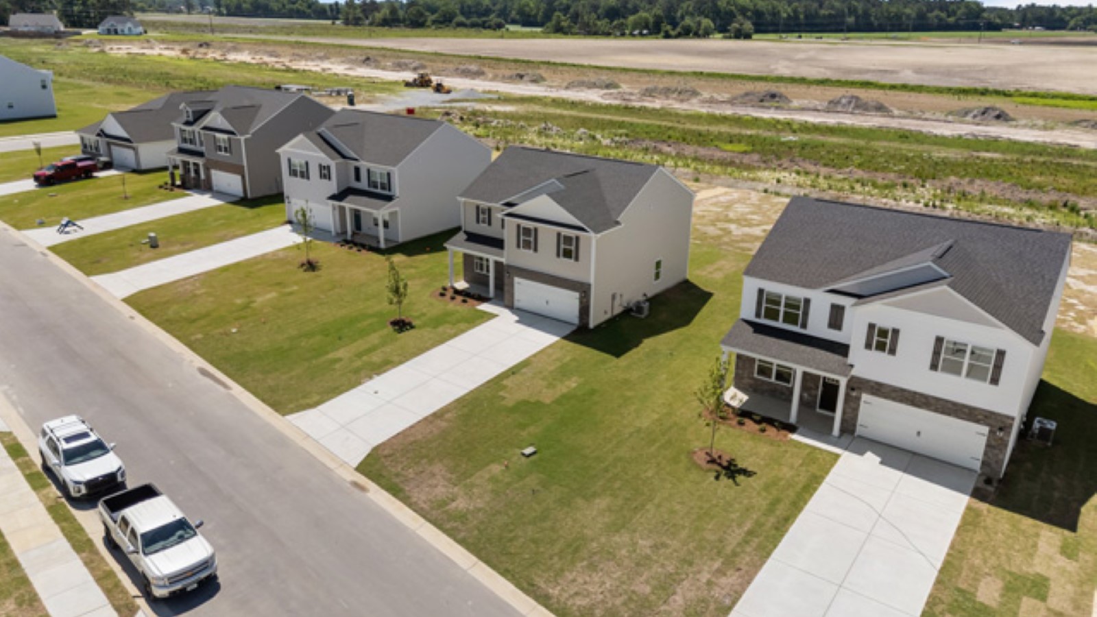 * Photos are not of actual home or interior features and are representative of floor plan only. *