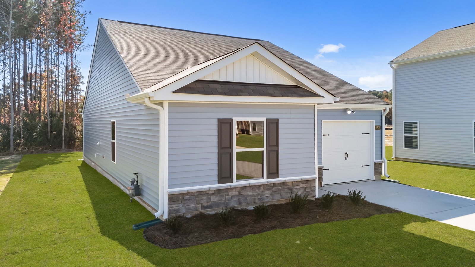 * Photos are not of actual home or interior features and are representative of floor plan only. *