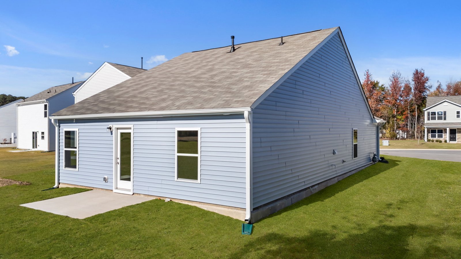 * Photos are not of actual home or interior features and are representative of floor plan only. *