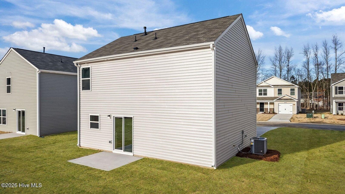 * Photos are not of actual home or interior features and are representative of floor plan only. *