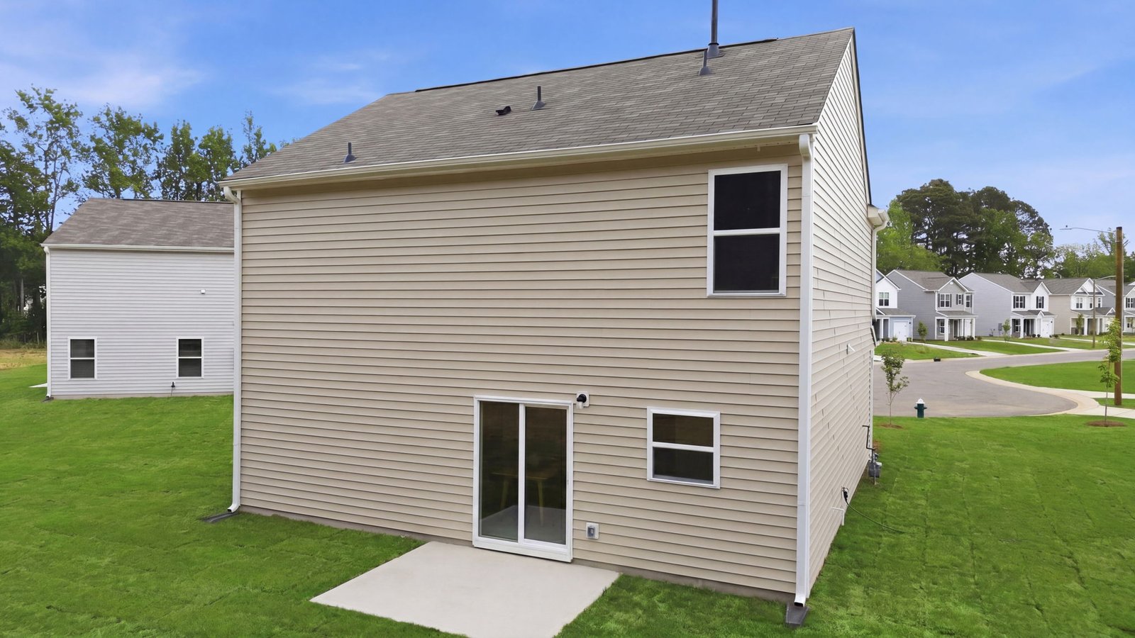 rear view of home and yard