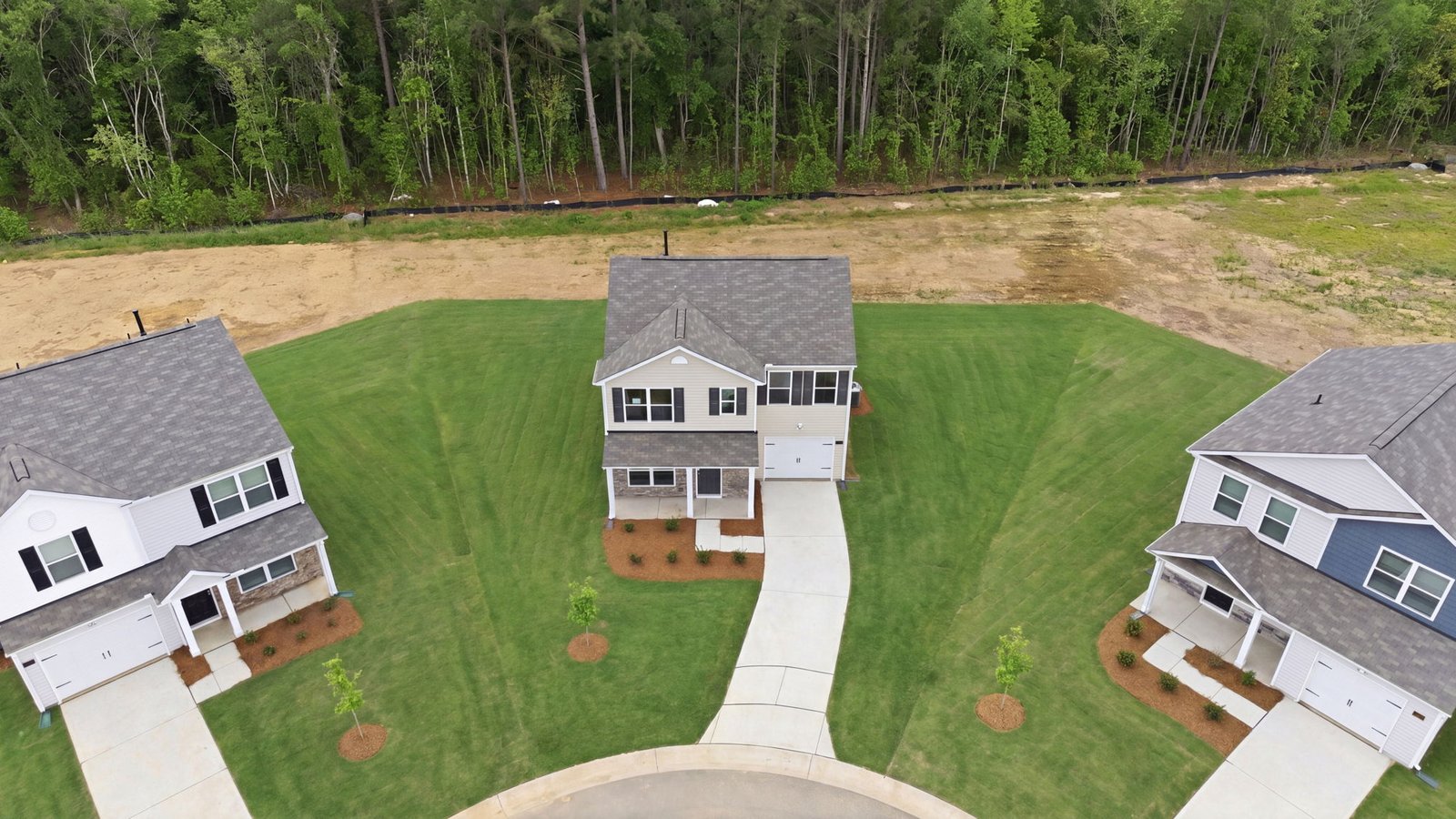 aerial view of the home and yard in neighborhood