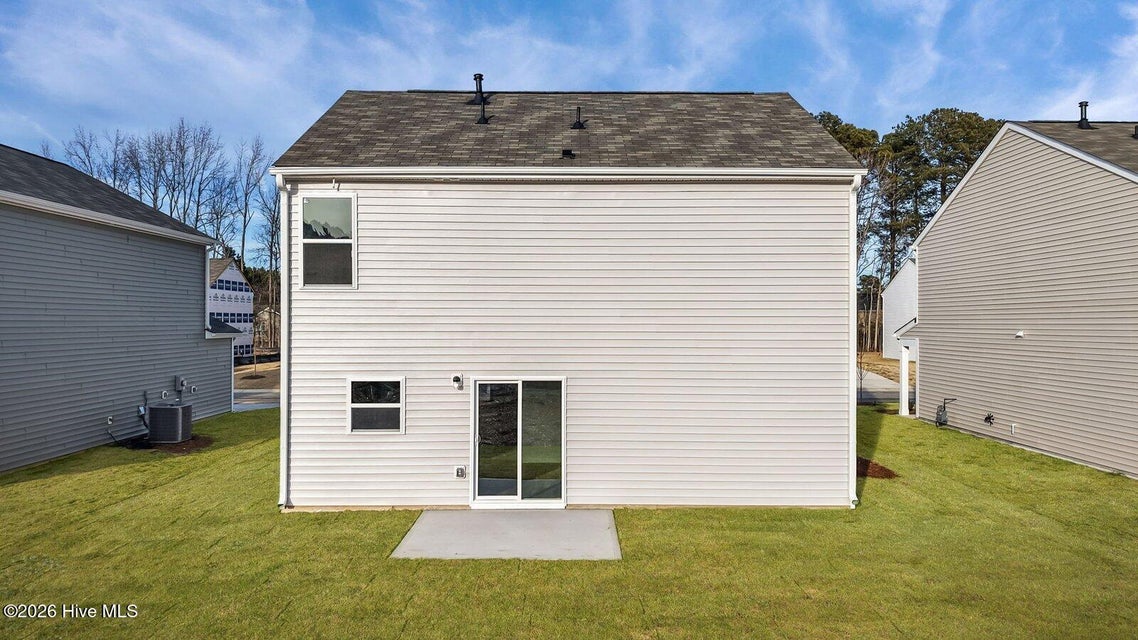 * Photos are not of actual home or interior features and are representative of floor plan only. *