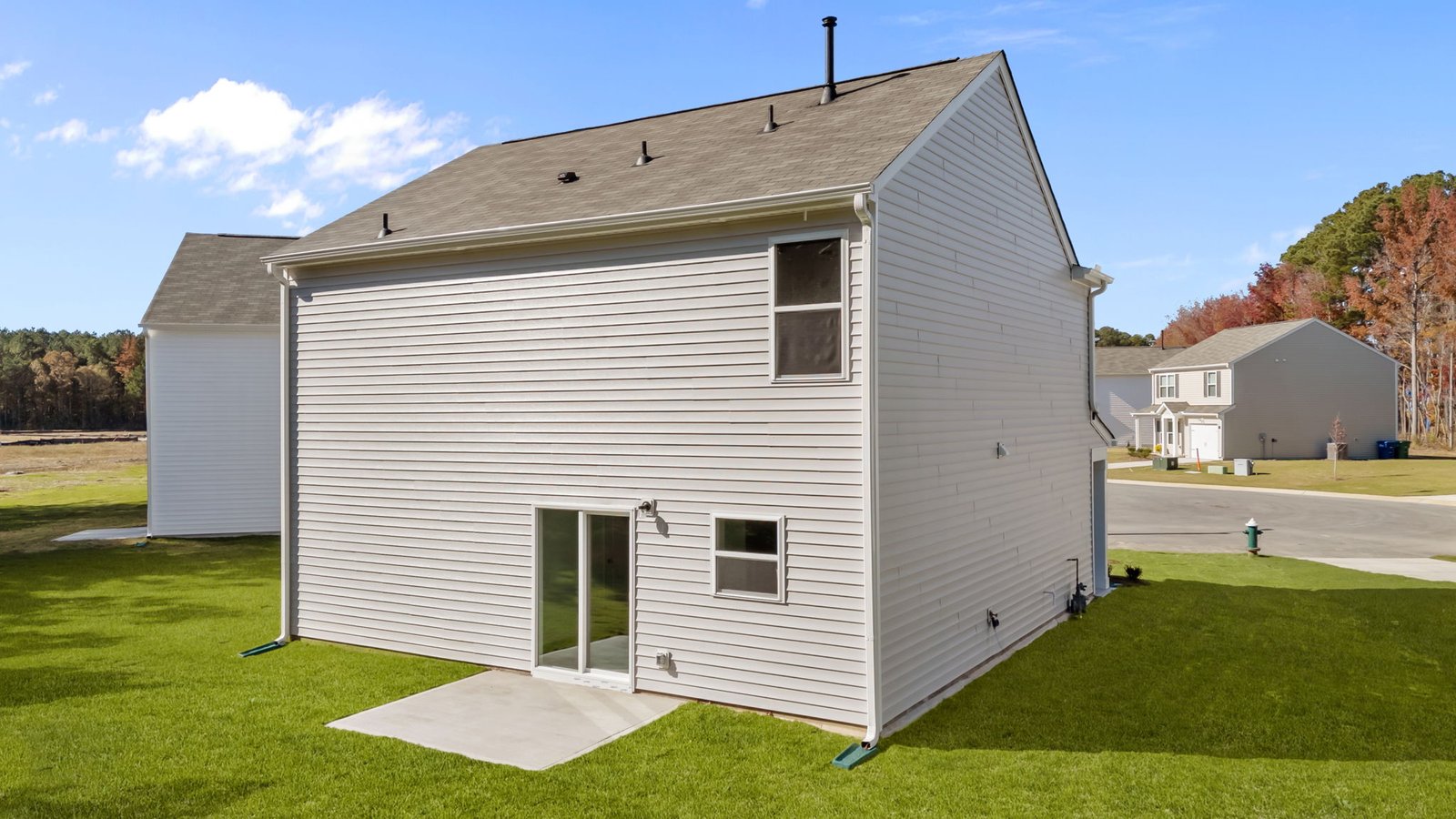 * Photos are not of actual home or interior features and are representative of floor plan only. *