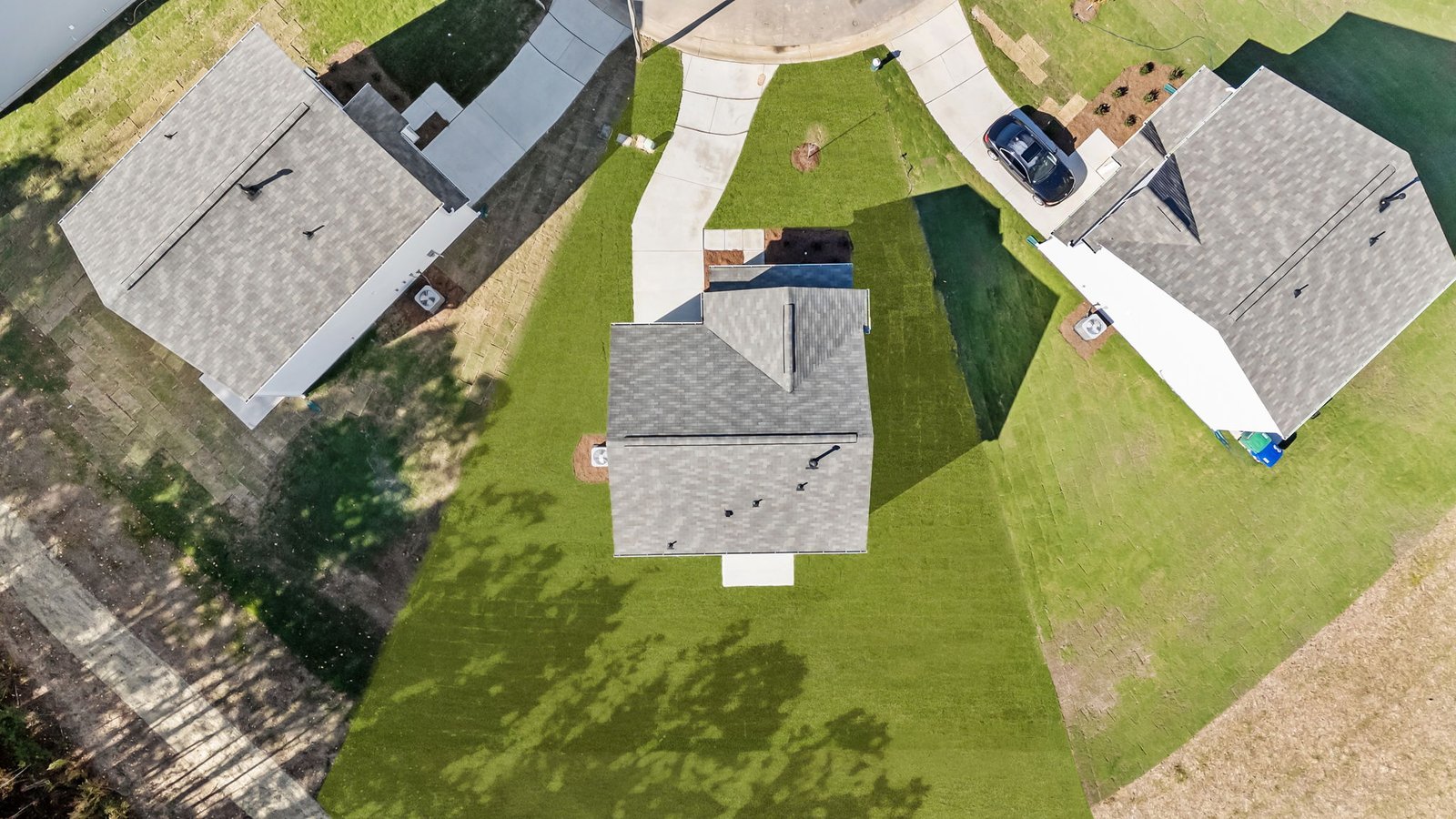 * Photos are not of actual home or interior features and are representative of floor plan only. *