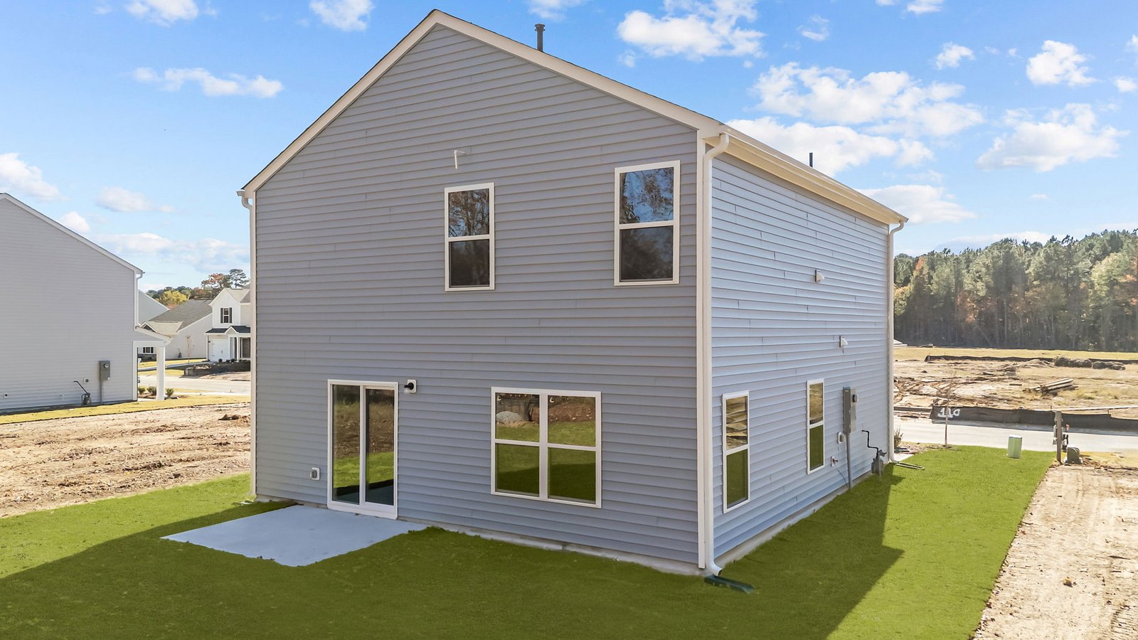 * Photos are not of actual home or interior features and are representative of floor plan only. *