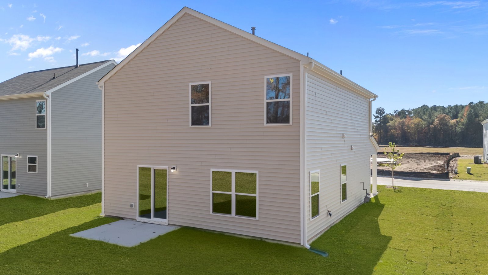 * Photos are not of actual home or interior features and are representative of floor plan only. *