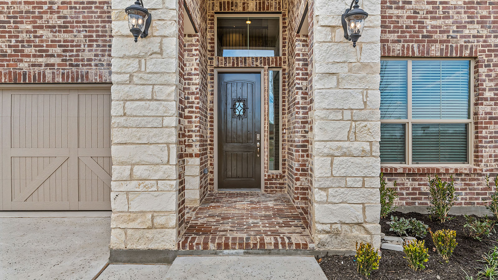Palm front entry