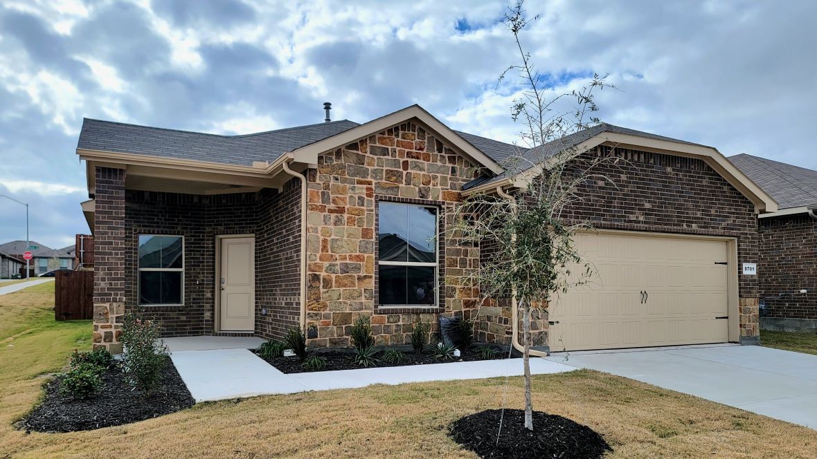 New Homes in Highlands at Chapel Creek FORT WORTH, TX Tradition Series