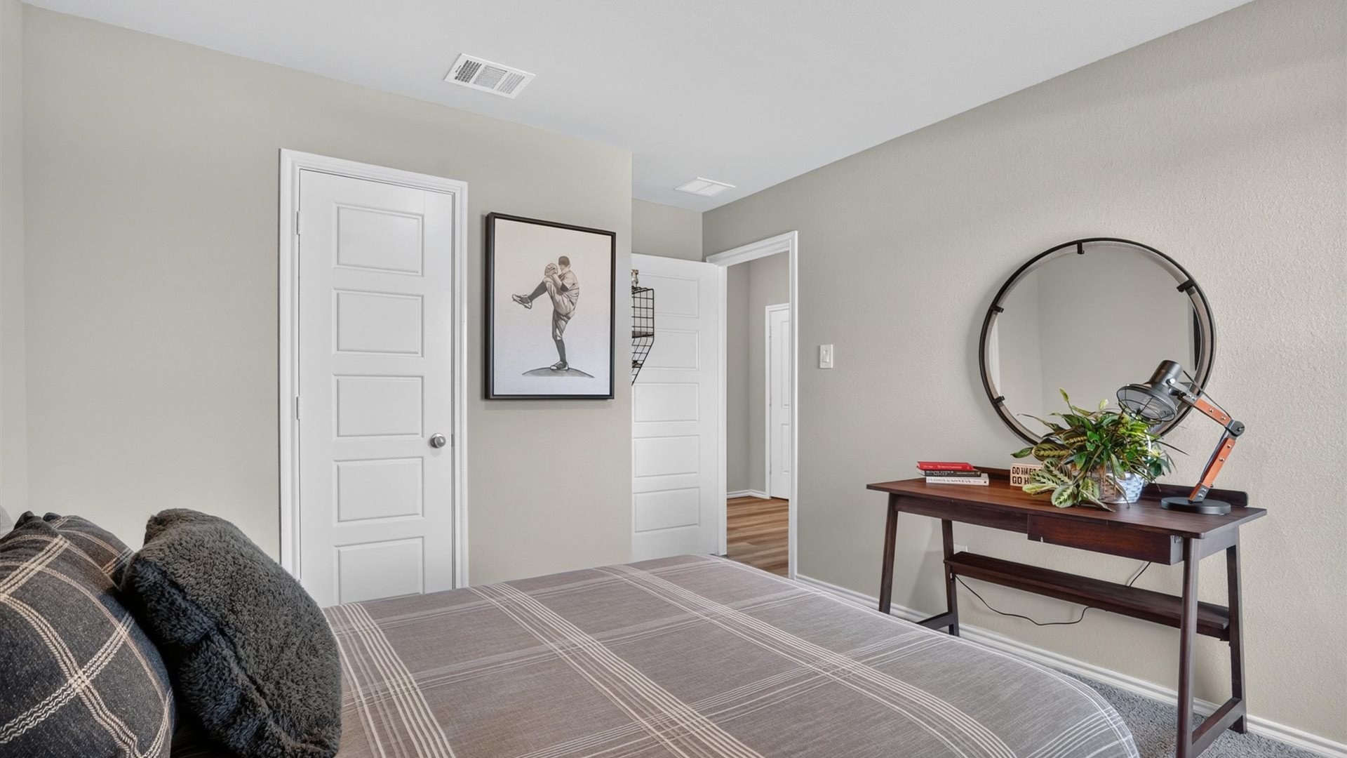 Bed 2 with spacious closet