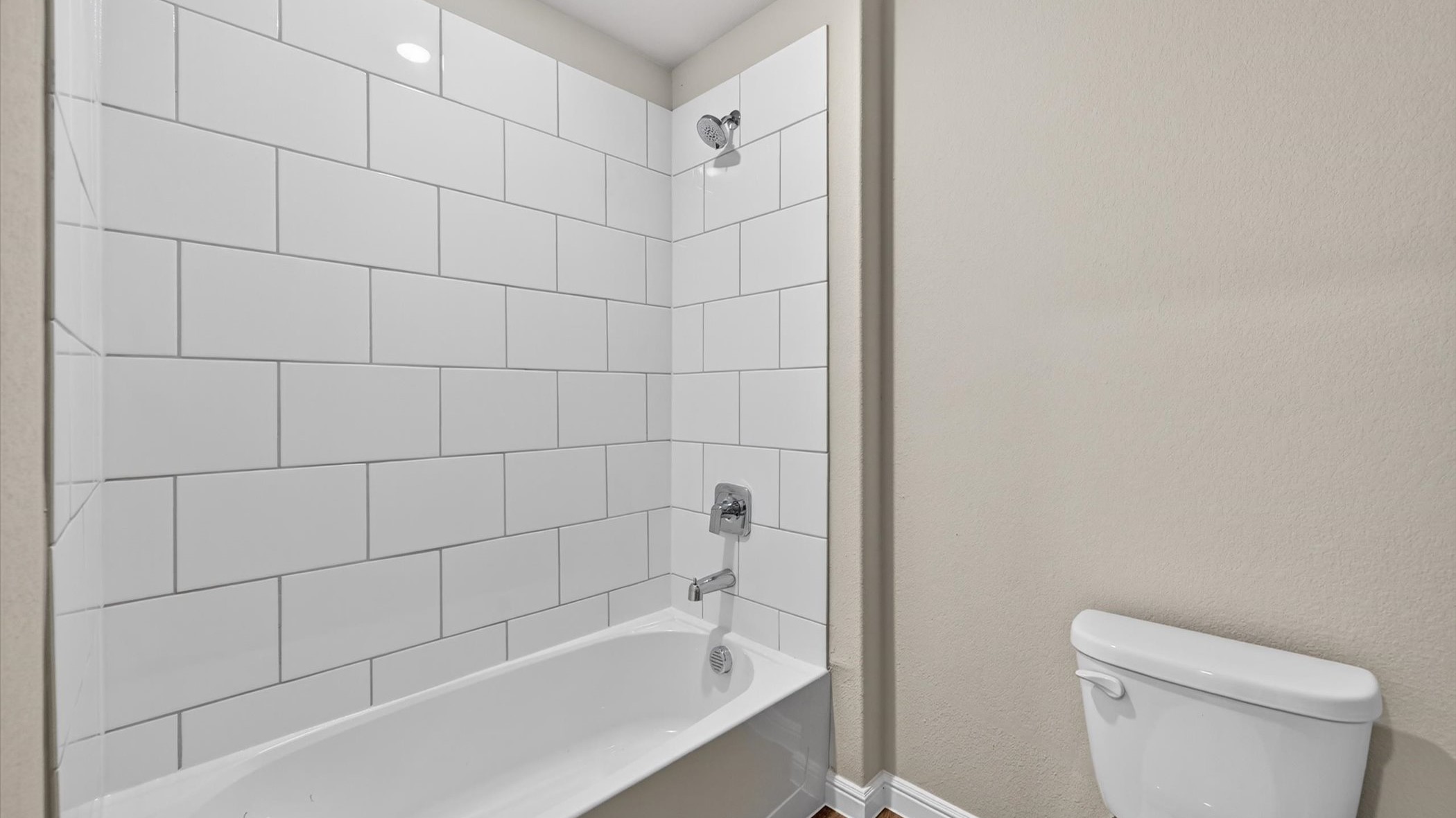 Bathroom 3 combination bathtub/shower