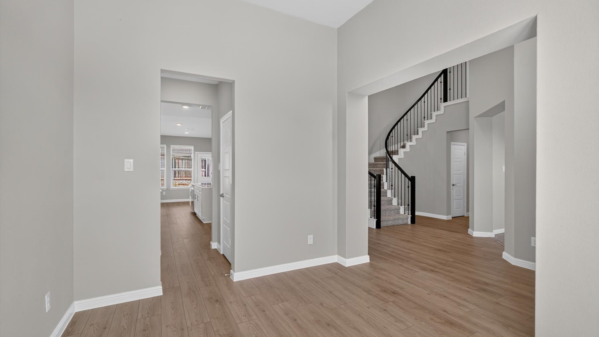 Front room connecting to kitchen