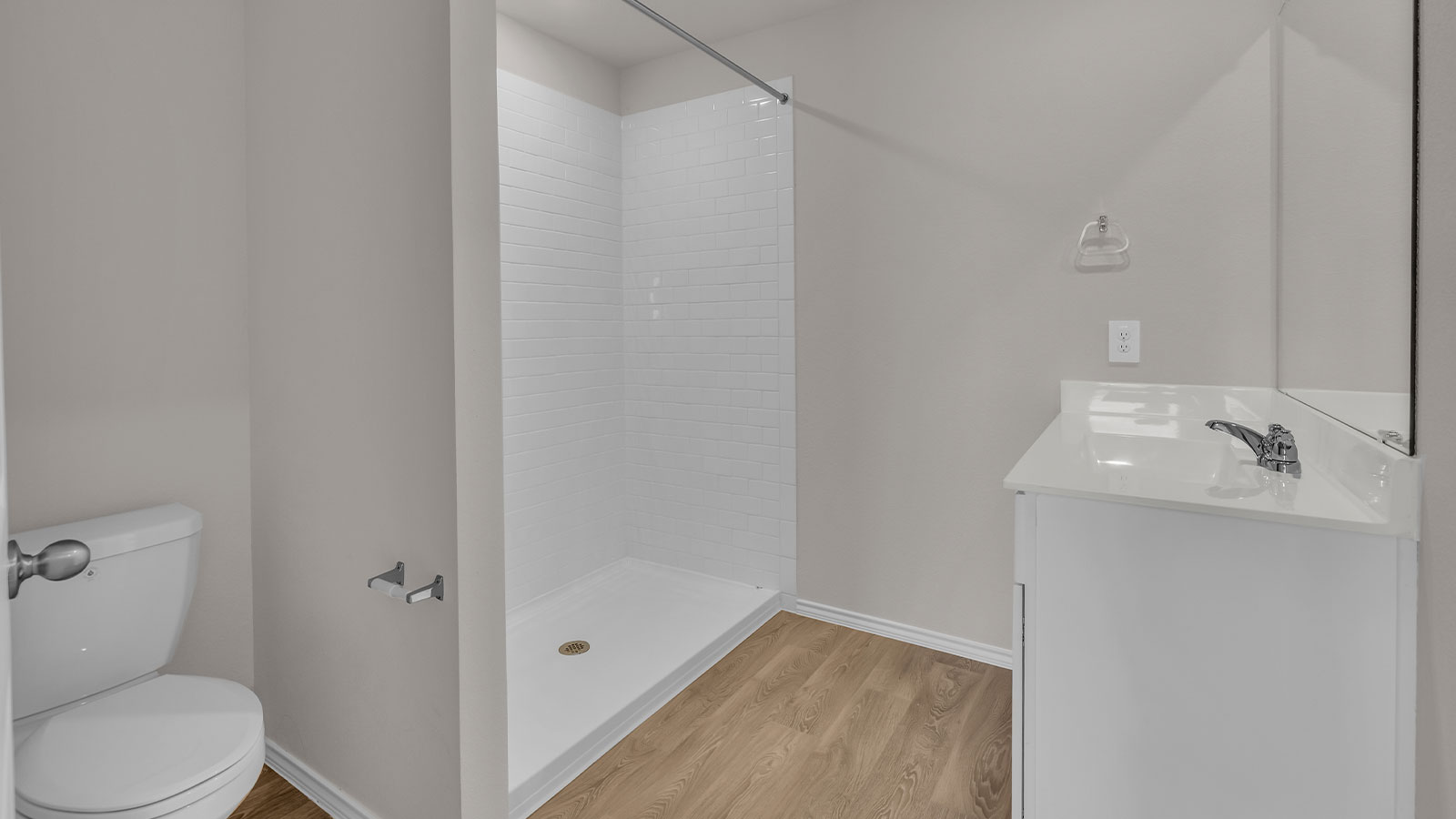 Main bathroom with vanity, toilet, and shower with tile.