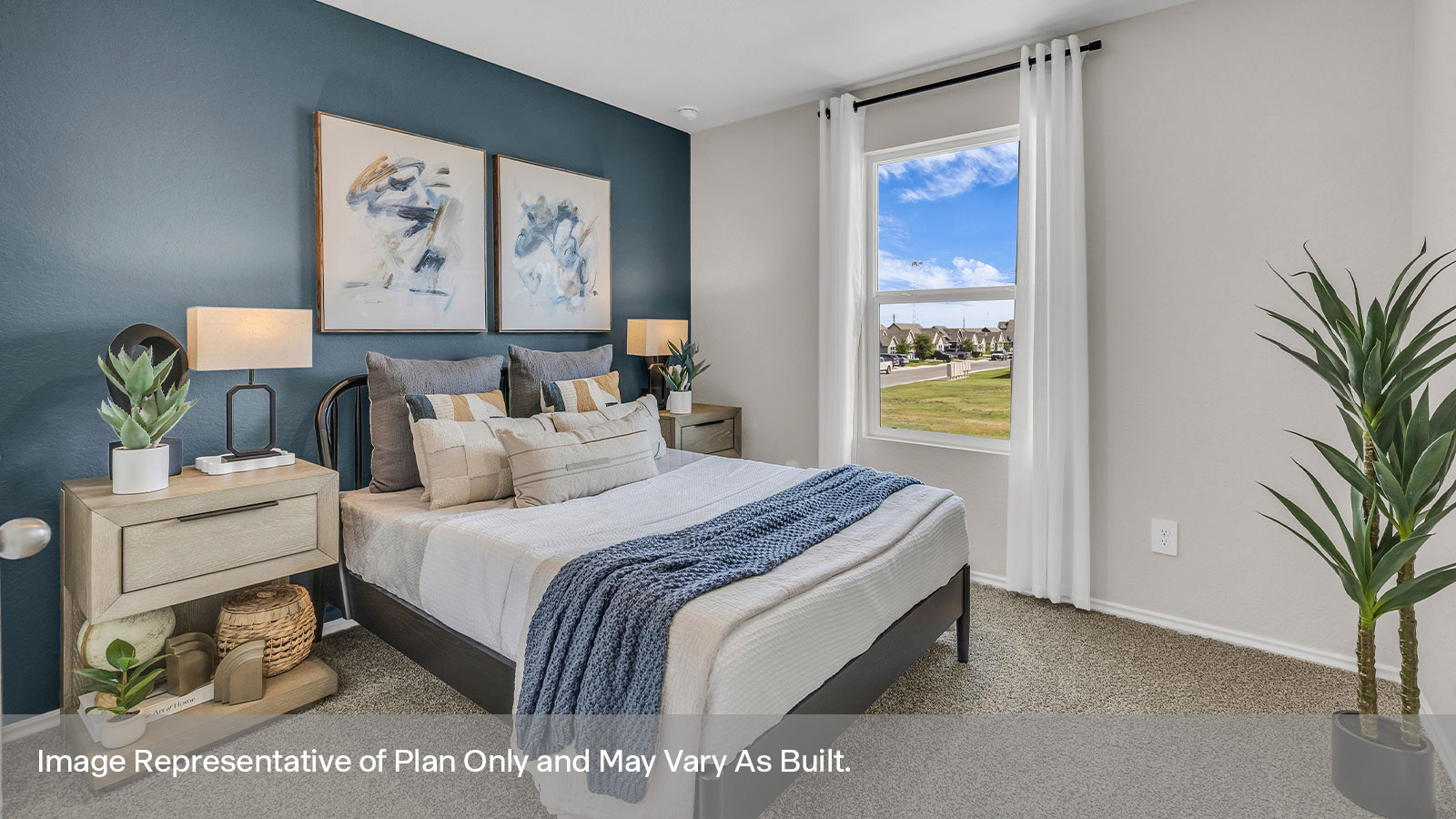 Secondary bedroom with carpeting and one window.