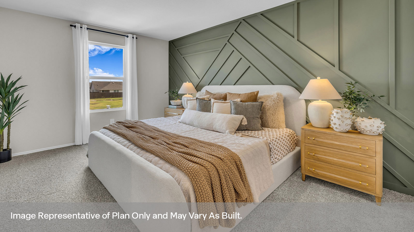 Main bedroom with carpeting and one window.