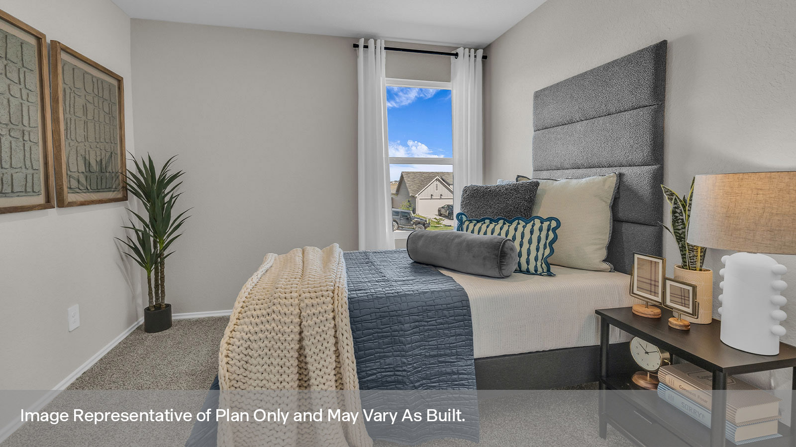 Secondary bedroom with carpeting and one window.