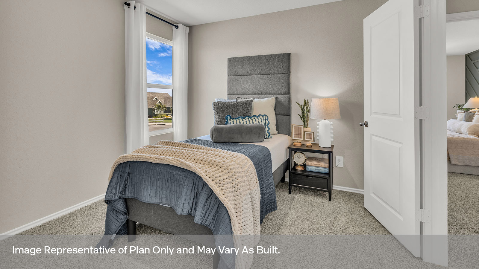 Secondary bedroom with carpeting and one window.