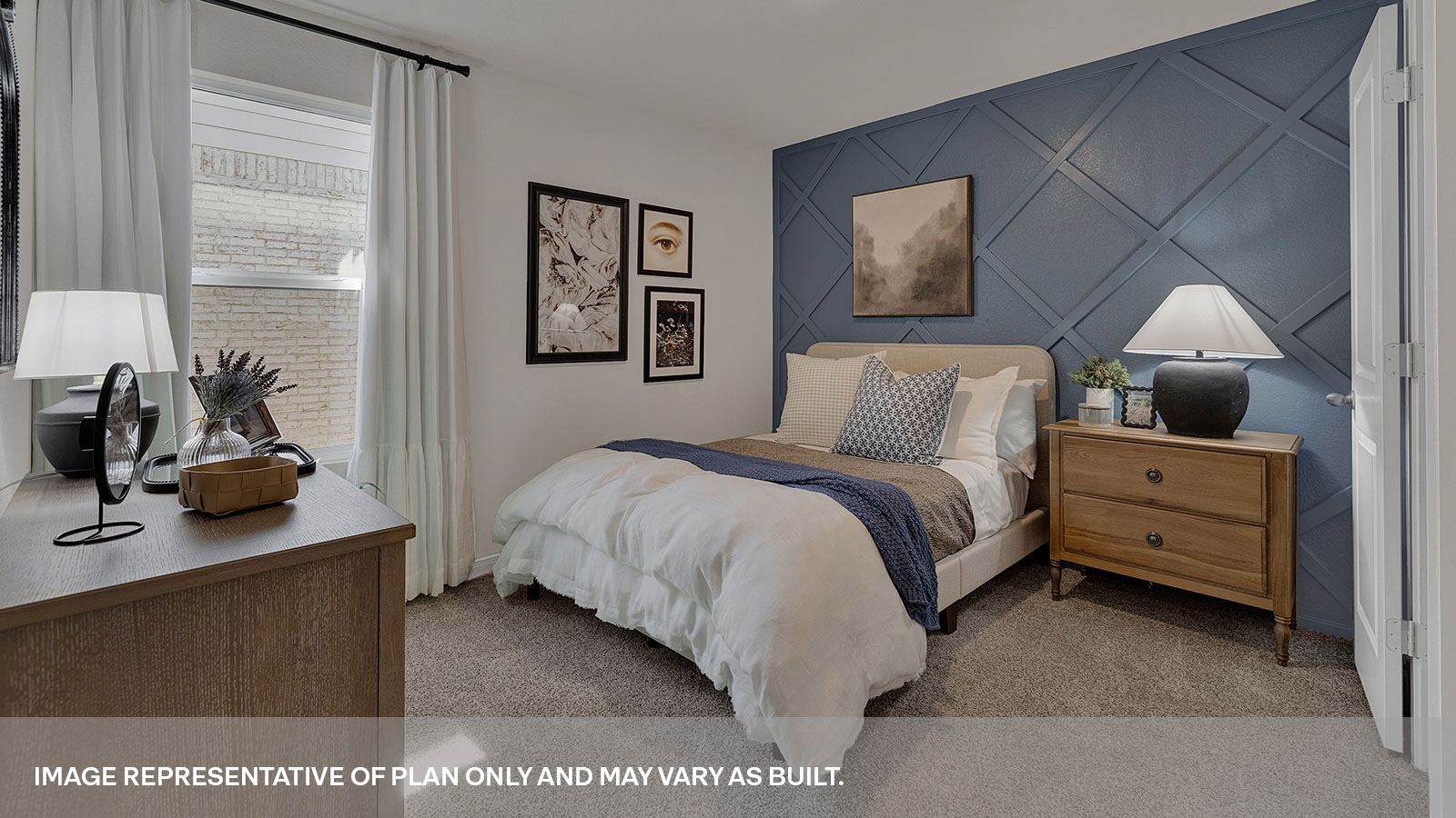 Secondary bedroom with carpeting and one window.
